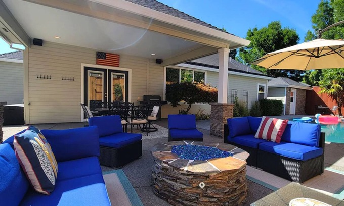 Medford House | Spacious home with pool nestled in the foothills of RoxyAnn.