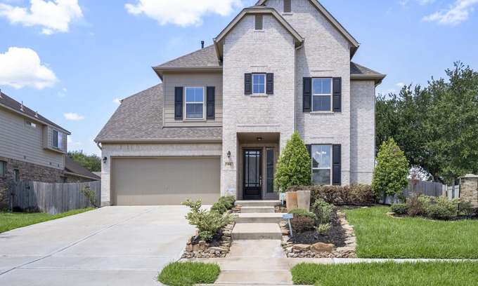 Pecan Grove House | Spacious Home with Private Theater, Pool Table, Office & Home Gym!