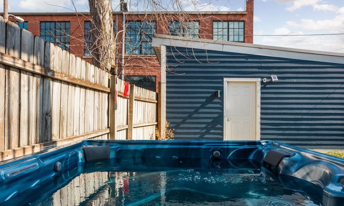 Indianapolis House | Spacious Hot Tub Escape in Indy | 8 Guests