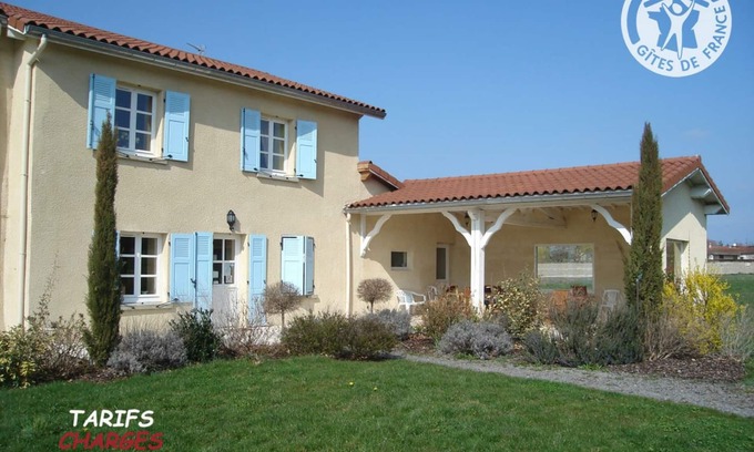 Chalain-le-Comtal Cottage | Spacious house with pool and garden in Chalain-le-Comtal