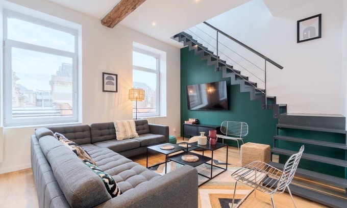 Roubaix House | Spacious house 11 beds 8 bath 18 people - terrace.