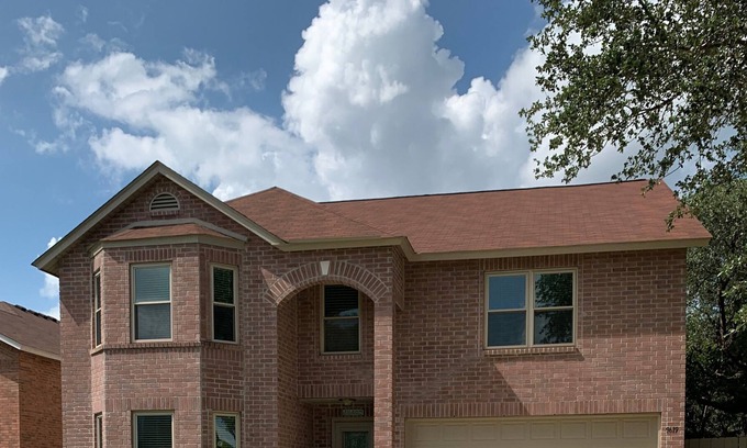 Northwest Crossing House | Spacious House Close to Six Flags, Seaworld, LAFB for Families, Church Group.