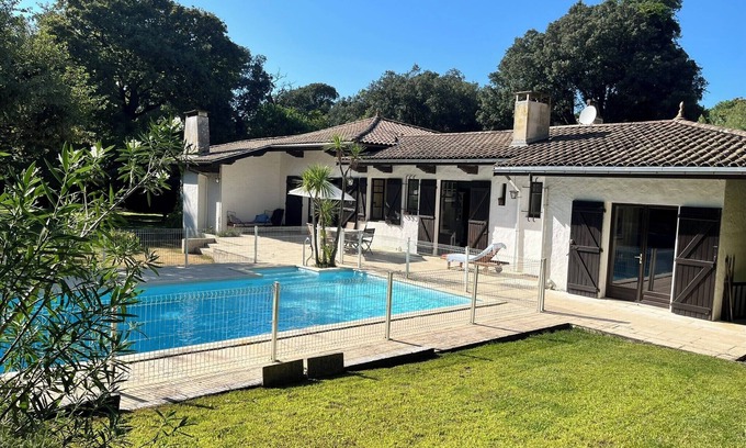 Pyla-sur-Mer House | Spacious house with pool near the beaches