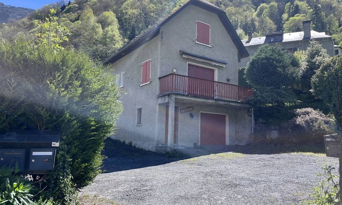 Cauterets House | Spacious House in Cauterets: 4 Bedrooms, Garage, No Pets