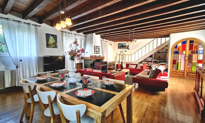 Saint-Vidal Cottage | Spacious house in historic village with terrace and WIFI included