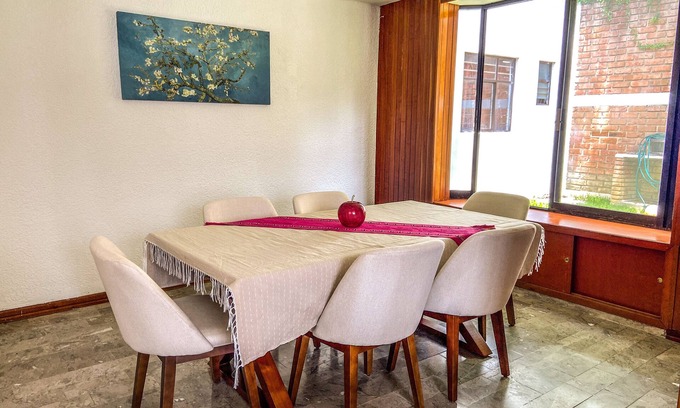Reforma House | Spacious house w/parking only 7 min to downtown!