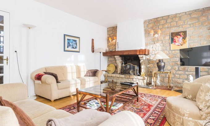 Le Val-Saint-Pere Cottage | Spacious house with garden and parking in Avranches