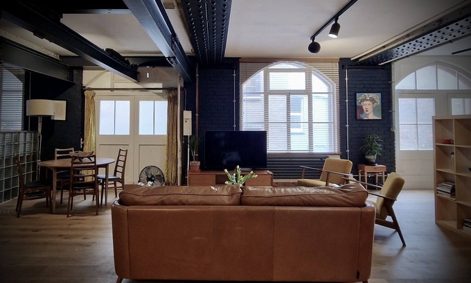 Hastings Apartment | Spacious industrial apartment in the vibrant America Ground close to the beach.