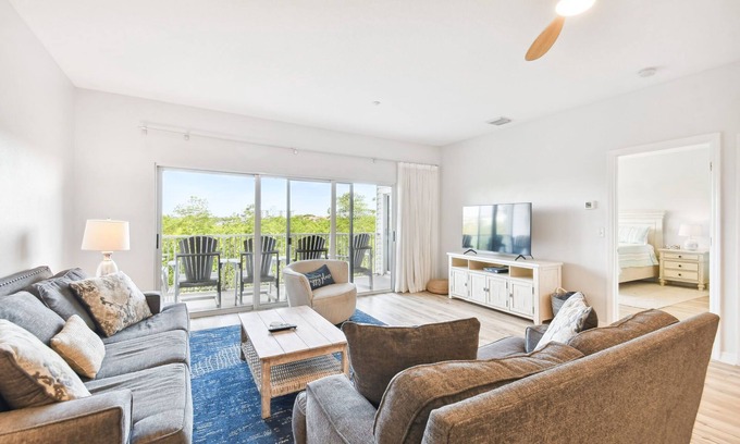 Indian Shores Condo | Spacious Intracoastal Condo | 3 min walk to the beach!