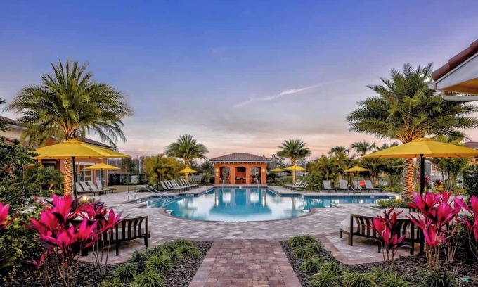 Kissimmee Apartment | Spacious King Bed, Pet-Friendly, 15 Min from Parks
