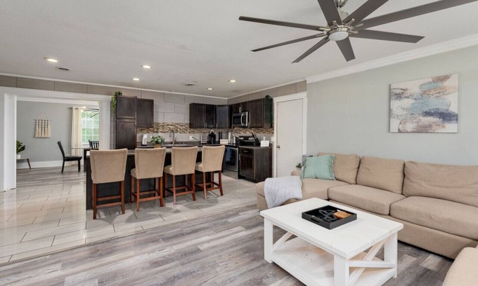Silver Lake House | Spacious Kitchen, Living, & Sunroom w/King Bed