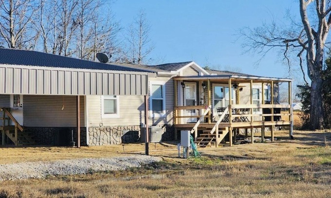 Quitman House | Spacious lake house with 3 bay car port with lights for bass boats! on Lake Fork