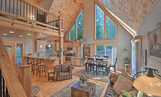 Santeetlah Cottage | Spacious Lake Santeetlah Cottage w/Lake Views!