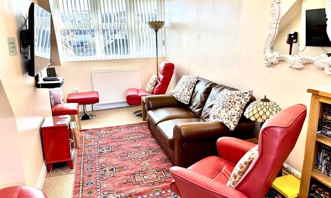 Cromer Apartment | Spacious, light1 bedroomed Upper Apartment. The upper Bakery. Cromer Norfolk