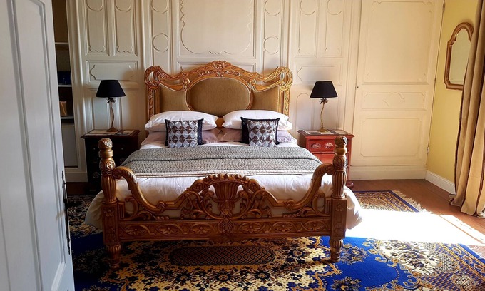 Cast Apartment | Spacious luxury Studio Room with king-size bed, and freestanding bath