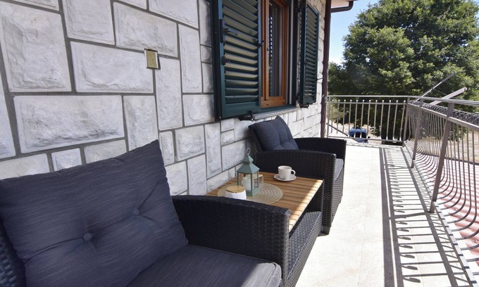 Radini Apartment | Spacious Maria apartment in quiet village near Umag