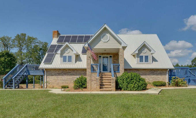 McMinnville House | Spacious McMinnville Vacation Home w/Gas Grill!