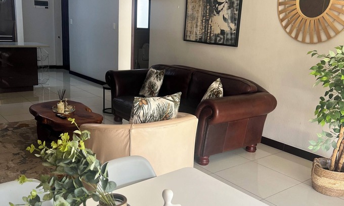 Greater Johannesburg Metropolitan Area Apartment | Spacious, modern & cosy