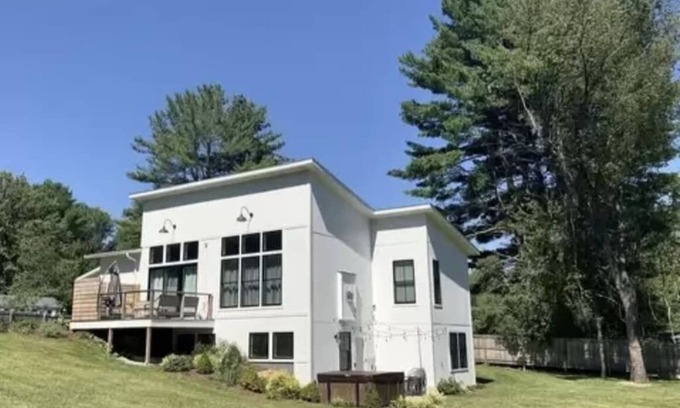 Glendale House | Spacious & Modern Berkshires Getaway