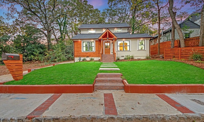 Hapeville House | Spacious Modern Cottage with 5 Bedrooms Close to Airport,
