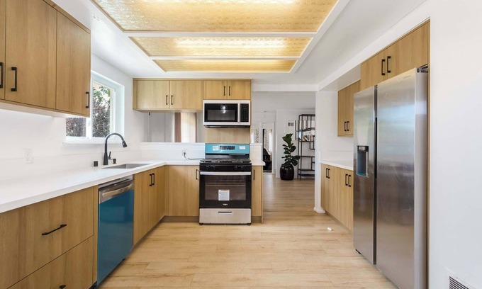 Anza House | Spacious Modern Home with Scenic Views & Outdoor