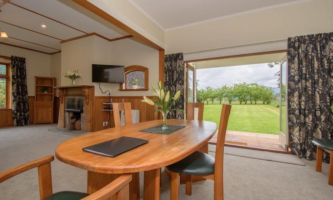 Speargrass Flat Apartment | Spacious, Modern Studio Apartment below Coronet Peak