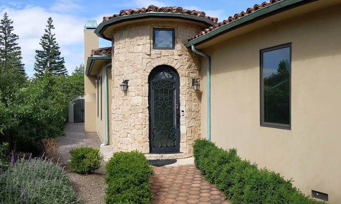 Midtown House | Spacious Modern Palo Alto Home Near Stanford, Google, Meta - 4BR/BA 3000+ Sq Ft
