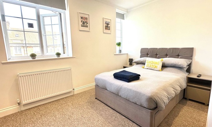 West Hendon Apartment | Spacious Modern, Private Apartment, 15 Mins To Central London