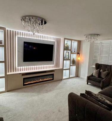 Ebbsfleet Valley House | Spacious Modern Retreat - 4 Bedrooms, Private Garden & Free Parking