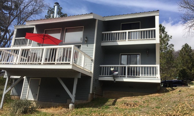 Springville House | Spacious Multi Family Mountain Home.