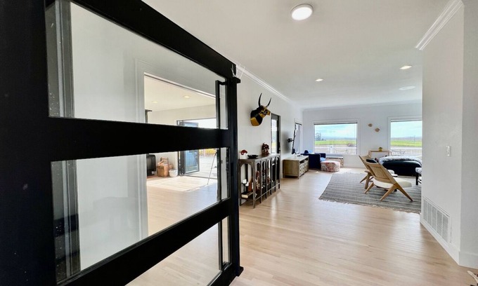 Napa House | Spacious Napa Valley home set amongst the vineyards with resort-style amenities