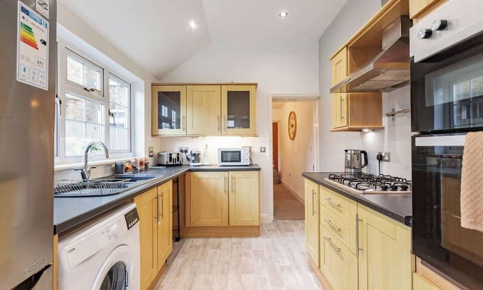 Sittingbourne House | Spacious One Room in shared house - Sittingbourne