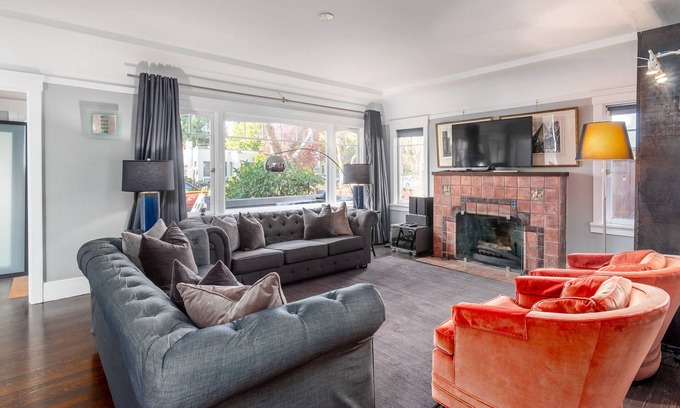 Community Center House | Spacious Palo Alto Home Near Downtown & Stanford