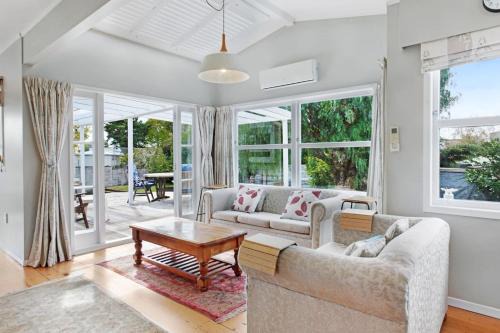 Papakura House | Spacious Papakura Family Delight w Deck and Yard