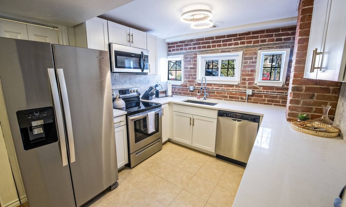 Washington Park West House | Spacious Park Front Home - Wash Park - Tempurpedic