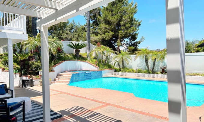 Vista House | Spacious Poolside Oasis - Right Next to Beach and Legoland