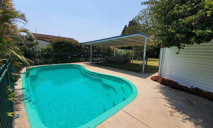 Sussex Inlet House | Spacious, private, family friendly entertainer!