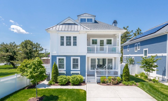 Dodds Addition House | Spacious Rehoboth/Dewey Beach House Sleeps 17 Walk to Town/Parking