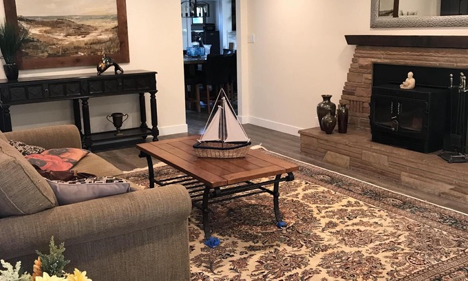 Half Moon Bay House | Spacious remodeled House off Main Street
