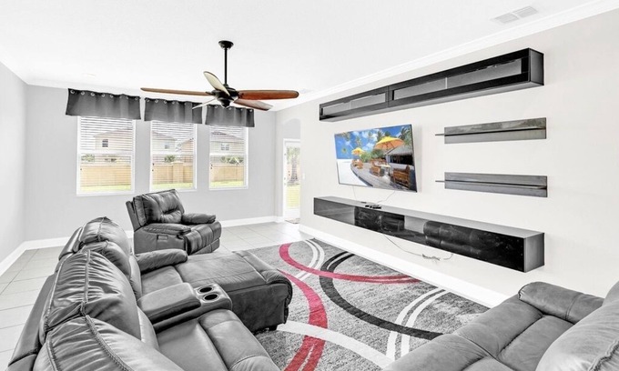 St Johns River Estates House | Spacious Resort-Style Getaway by St. Johns River!