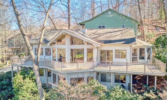 Waynesville House | Spacious retreat with golf course views, WiFi, lake access nearby & deck