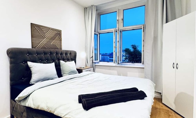 Liesing Apartment | Spacious Room in 4BR Apt, Near Kaufpark Alterlaa