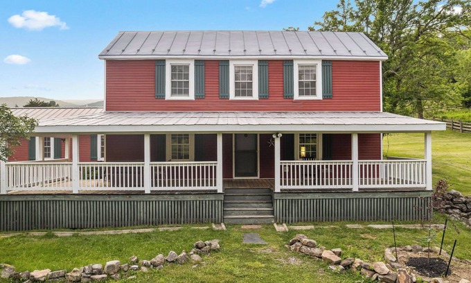 Williamsville House | Spacious Rural Farmhouse Getaway with Peaceful Views