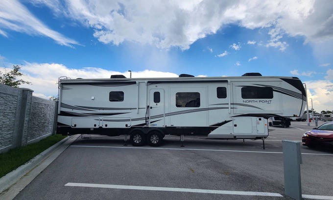Okeechobee House | Spacious RV for Short/Long Term Rent