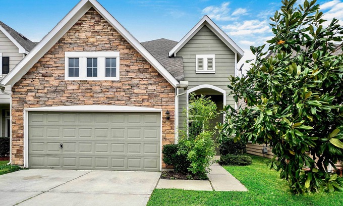 Fairbanks House | Spacious Stay at a Houston Getaway w/Fireplace!