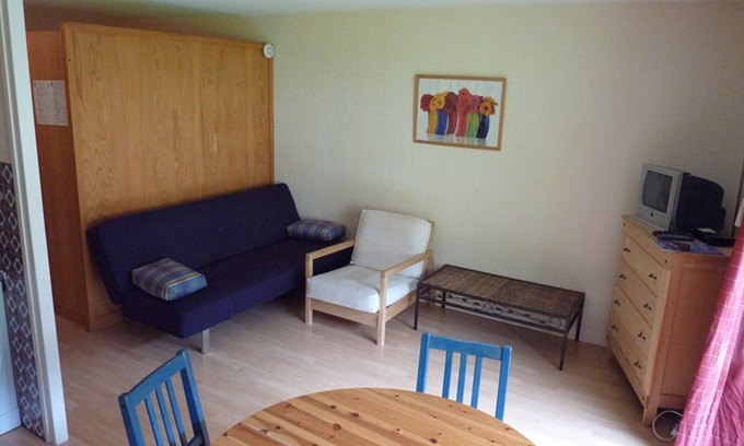 Saint-Jean-dʼAulps Apartment | Spacious studio at the slopes with parking and balcony