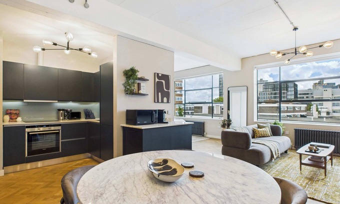 Hoxton Apartment | Spacious Studio Apartment by Tech City