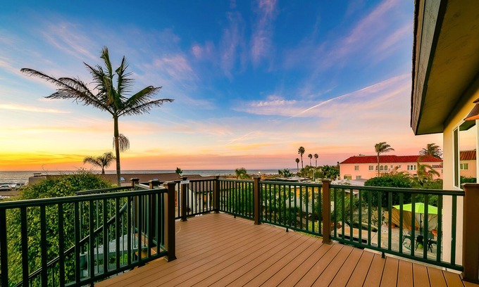 Sunset Cliffs House | Spacious studio with ocean-view deck and grill