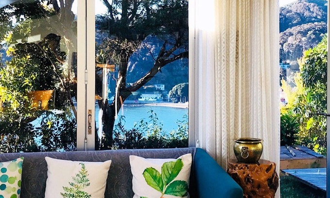 Lowry Bay House | Spacious & stylish Gum Tree studio over looking whole Wellington harbour