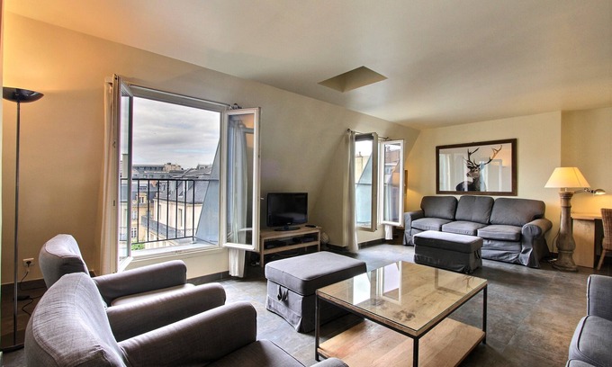 L'Europe Apartment | Spacious, sunny 1BD, AC, LIFT, Opéra, Galeries Lafayette